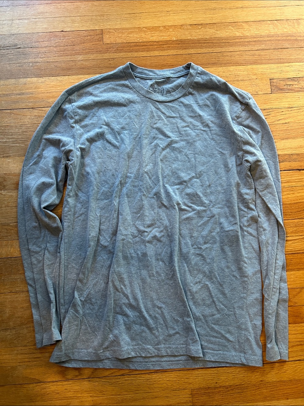 True Classic Men's Long-Sleeve Crewneck Shirt - Light Gray/Blue. Size large